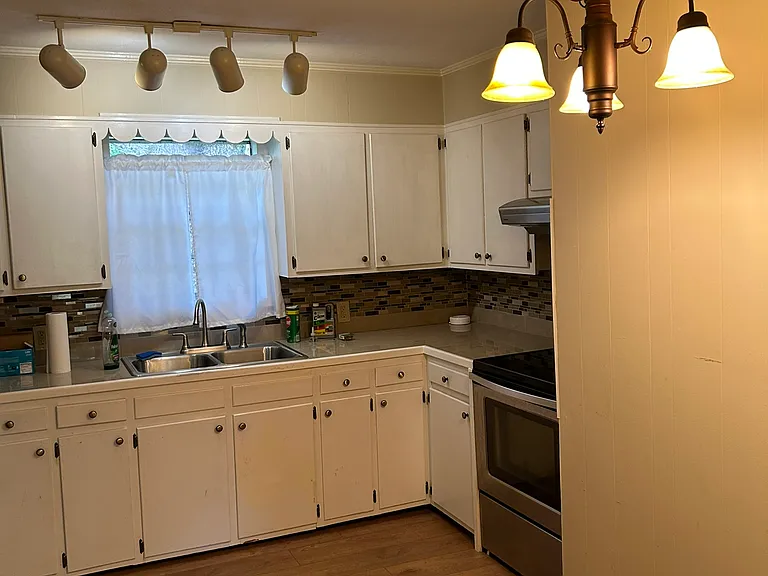 621 Miller St — Photo 16
