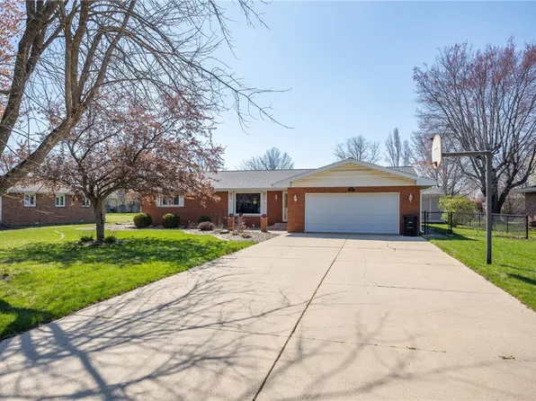 103 W Pine Dr, Effingham, IL 62401