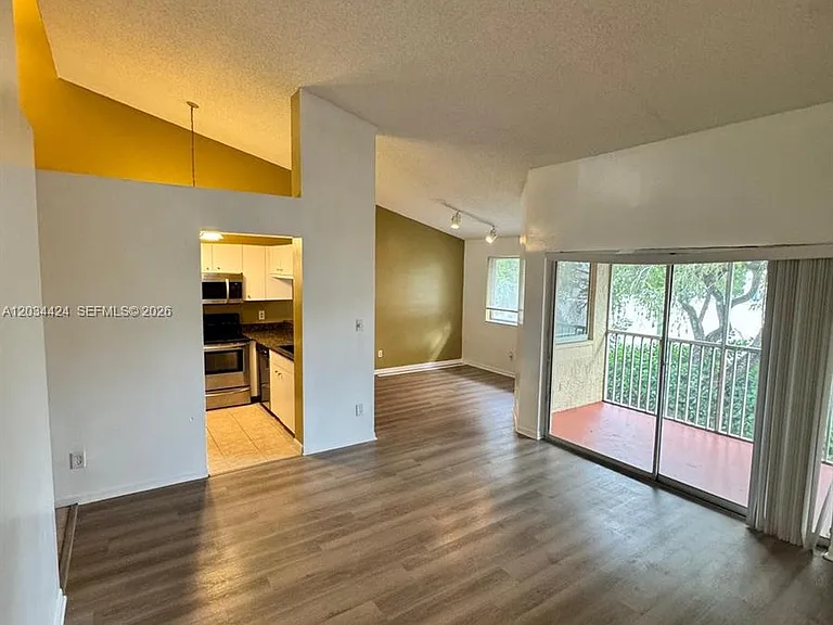 911 Coral Club Dr #911 — Photo 25