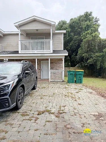 2400 Suwanee Ln Photo 1
