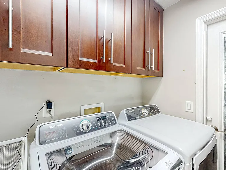 16004 Amberly Dr — Photo 16