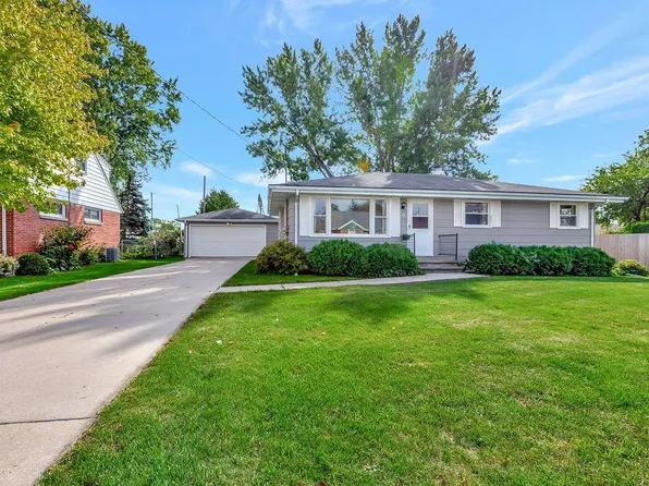 214 W Peckham St, Neenah, WI 54956