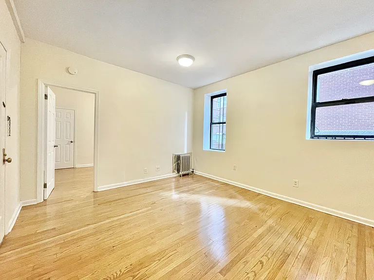 305 W 45th St #6G — Photo 5