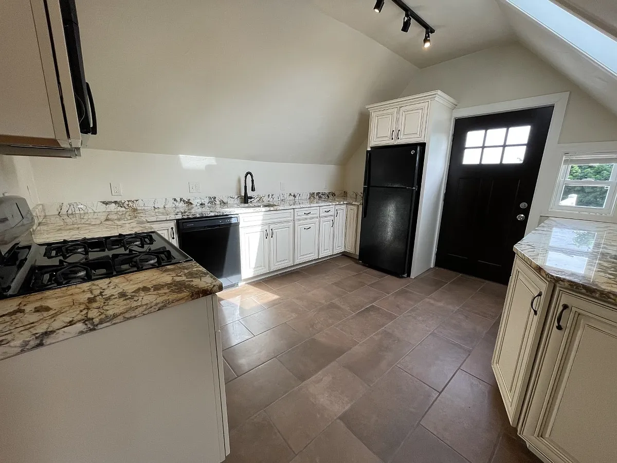 Building Photo - 6709 Thomas Blvd #3