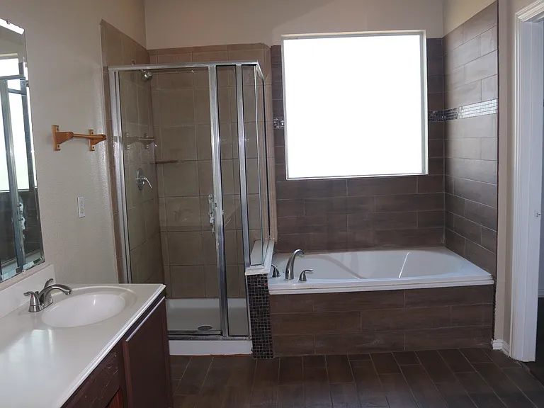 327 Regency Dr — Photo 26