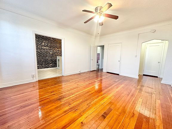 4th image of 606 S Dunsmuir Ave #408