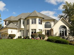 425 Shadow Creek Dr, Palos Heights, IL 60463