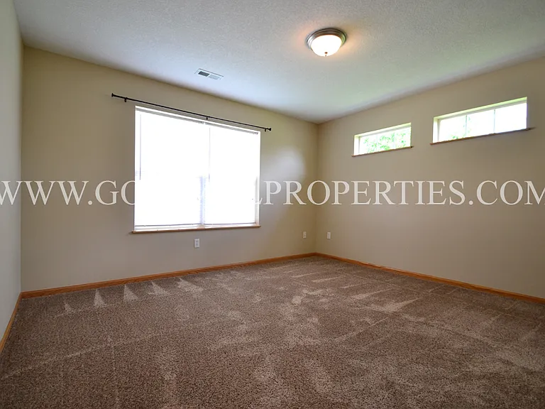 15207 Townsend Ave — Photo 5