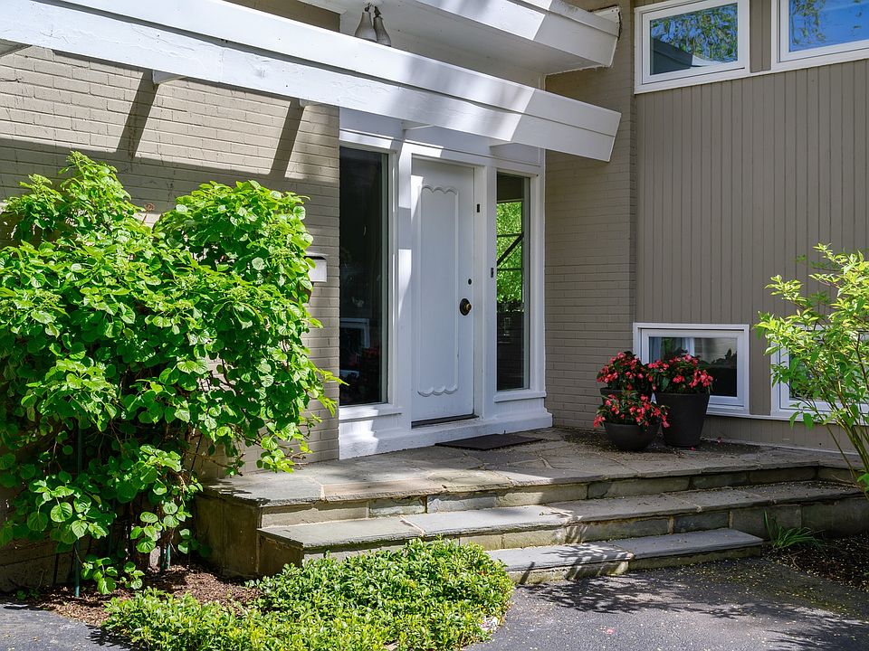 1st image of 754 Strawberry Hill Dr