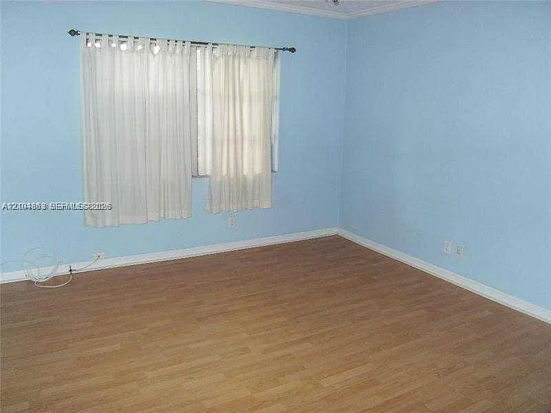 Oakland Shores Condominiu — Photo 4