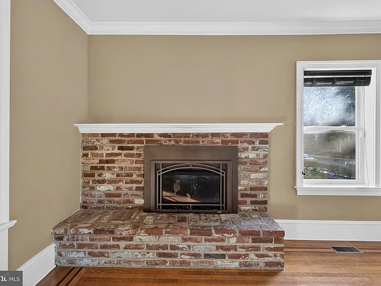 21 E Redman Ave — Photo 20