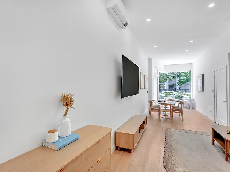 955B Nicola St — Photo 13