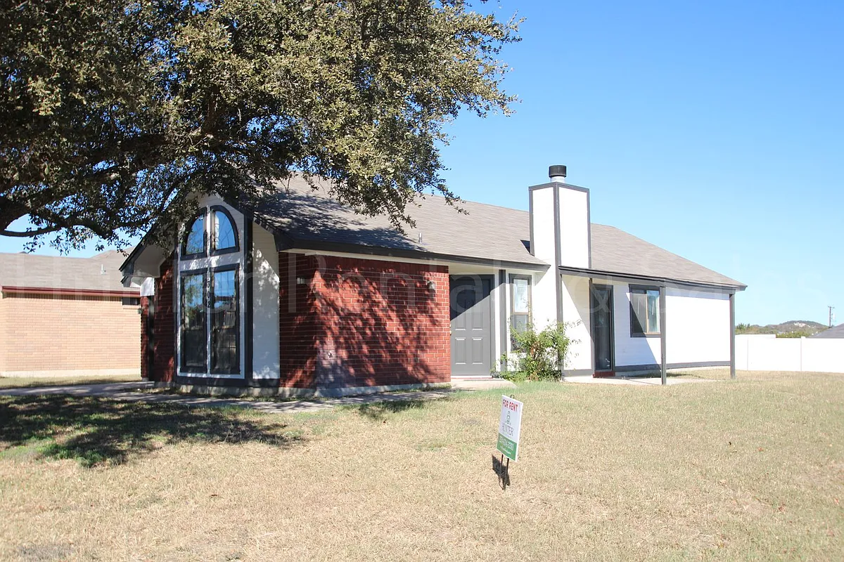 Building Photo - 302 Bronc Dr