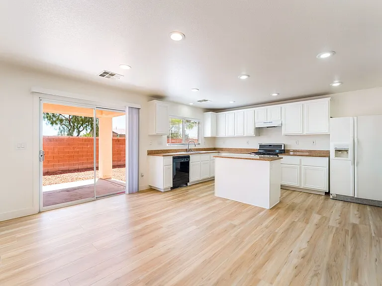 8240 Calico Wind St — Photo 11