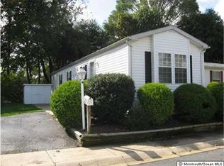 8 Easy St, Freehold, NJ 07728