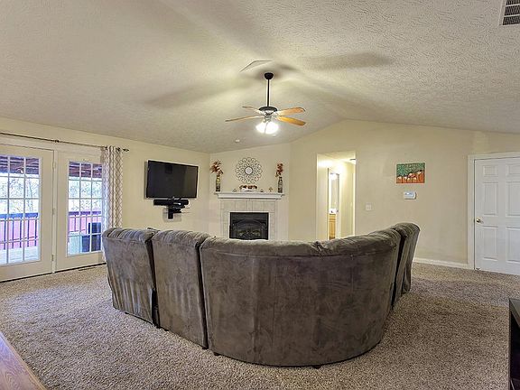 3rd image of 120 Nathans Ln