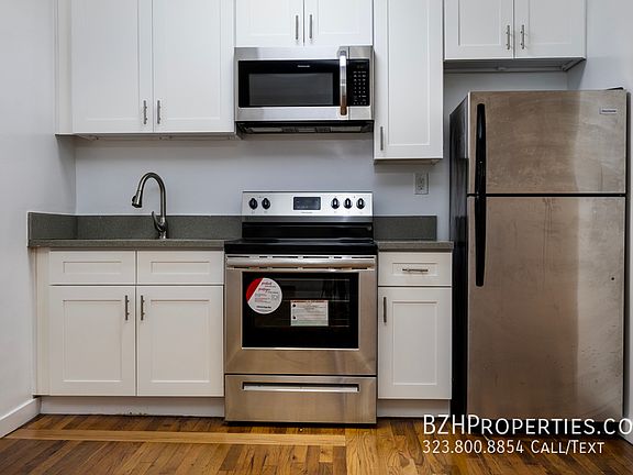 3rd image of 7063 Lanewood Ave APT 203