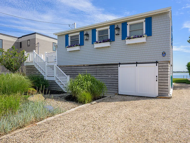 52 Harbor Rd — Photo 1
