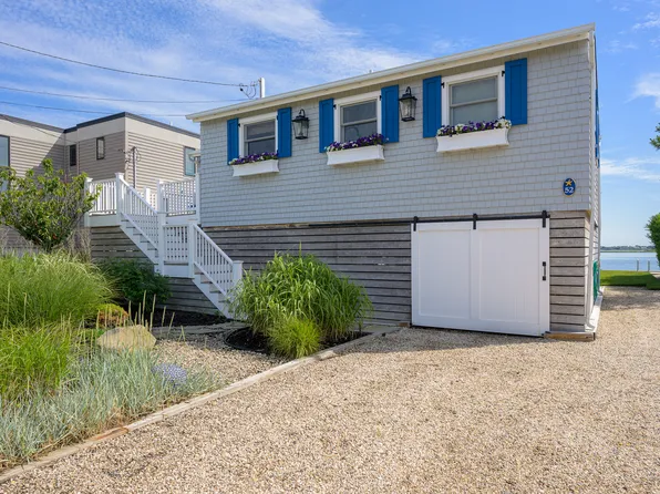 52 Harbor Rd, Westhampton Beach, NY 11978