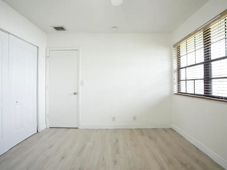 2646 Riverside Dr #2646 — Photo 9