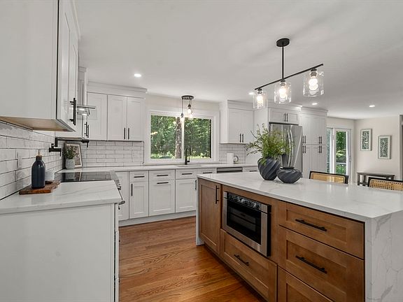 5th image of 241 Prospect St