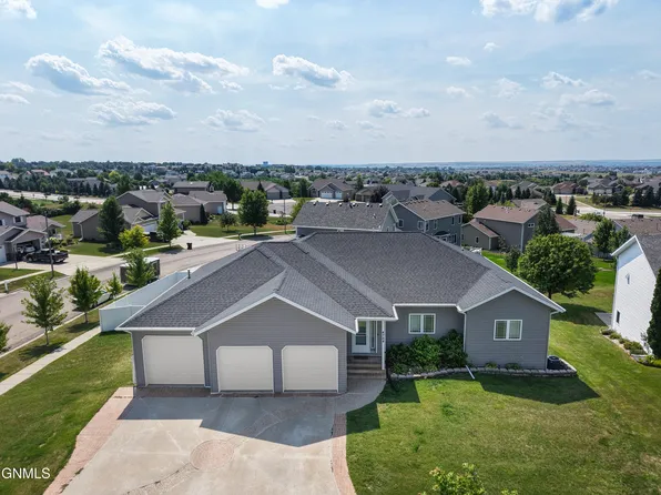 4724 Fountainblue Dr, Bismarck, ND 58503