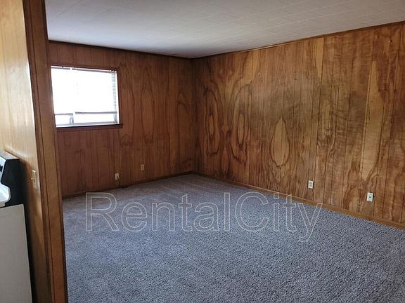 4th image of 110 E 7th St APT 9