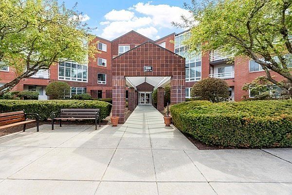 1st image of 321 Place Ln Unit 321