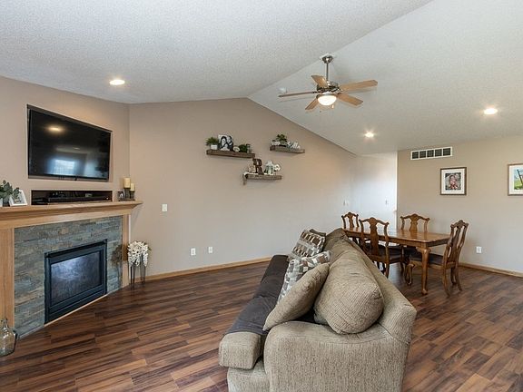 4th image of 530 E Goldfinch Dr