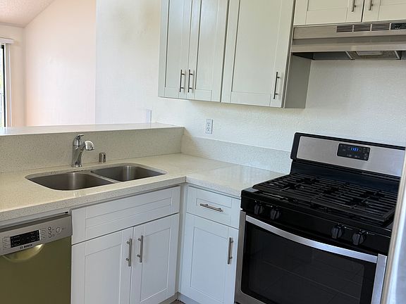 3rd image of 1108 Termino Ave APT 304