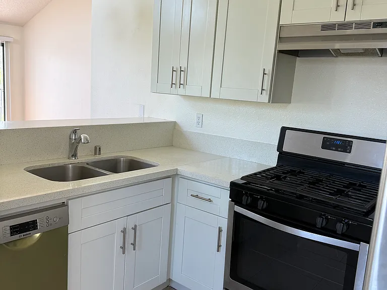 1108 Termino Ave #304 — Photo 3
