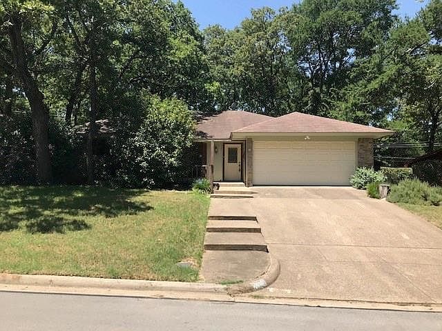 1st image of 219 N Wisteria St