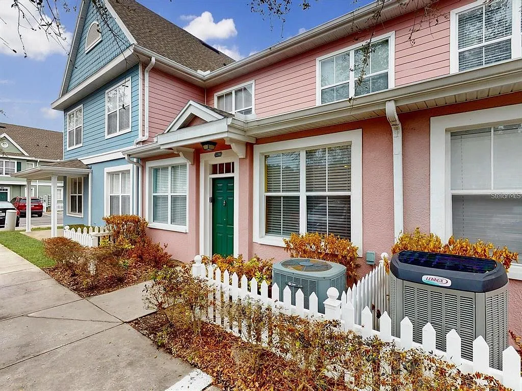 3 bed, 2.0 bath, 1296 sqft, $2,000 — Photo 4