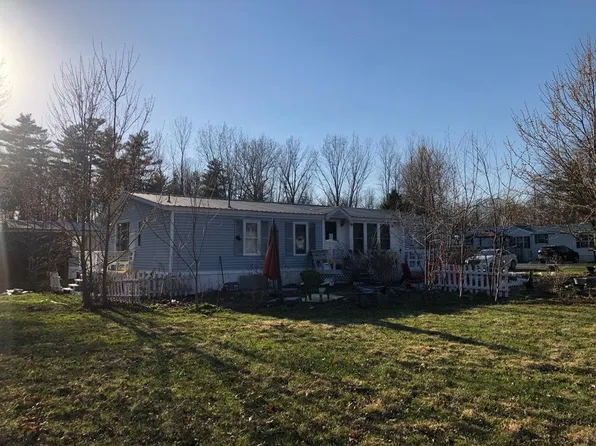 19 Woodmanor Dr, Plattsburgh, NY 12901