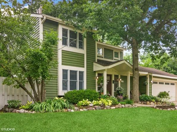 1210 Country Club Rd, Lake Zurich, IL 60047