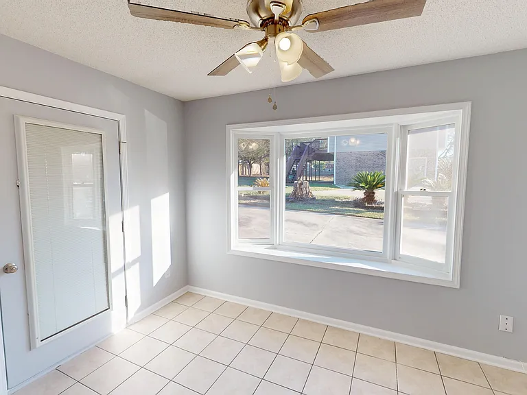 112 Oakland Dr — Photo 9