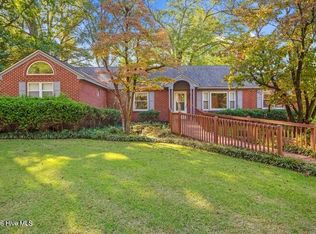 1607 Oaklawn Dr, Greenville, NC 27858
