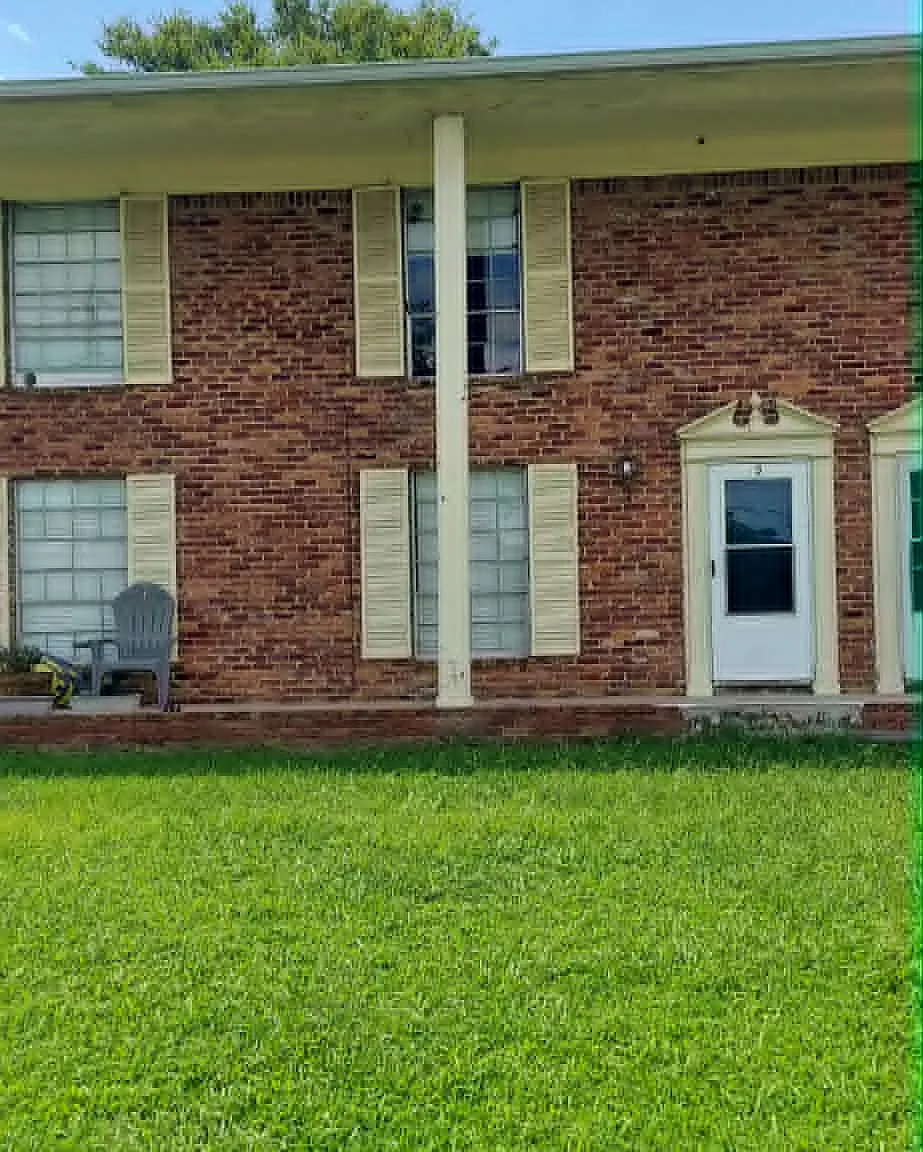 2 bed, 1.5 bath, $950 — Photo 1