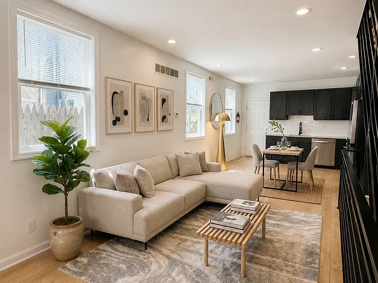 2802 W Agate St — Photo 2
