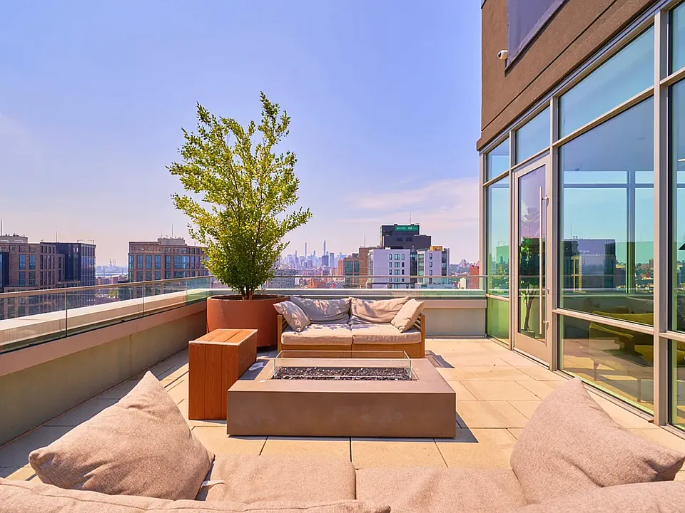2455 3rd Ave #21F