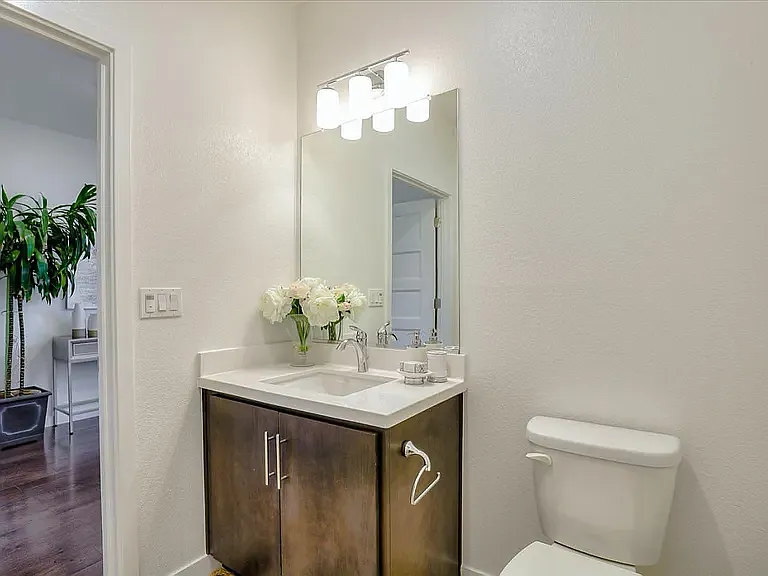 3 bed, 2.5 bath, 1714 sqft, $4,500 — Photo 2