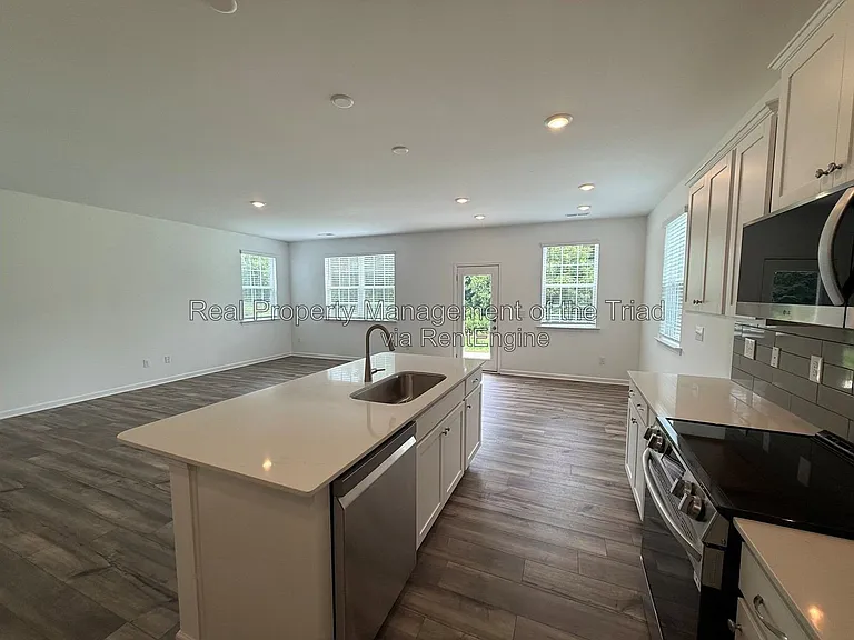 5236 Amaryllis Way — Photo 2