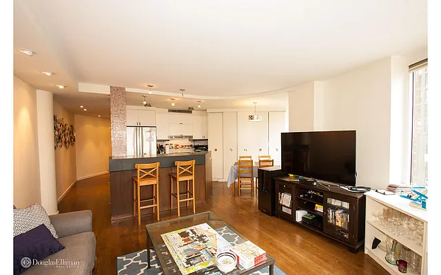 Rented by Douglas Elliman | media 19