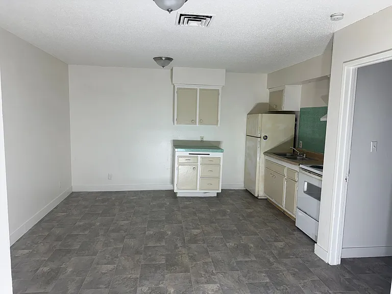 1808 Fairfield Ave — Photo 2