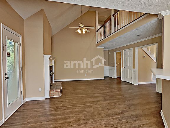 5th image of 620 Woodhaven Dr