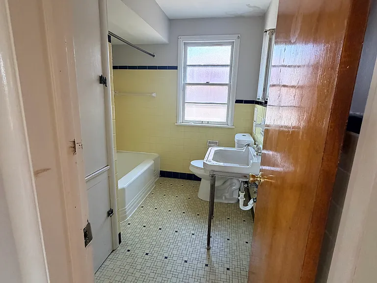2307 Noble Rd #2 — Photo 9