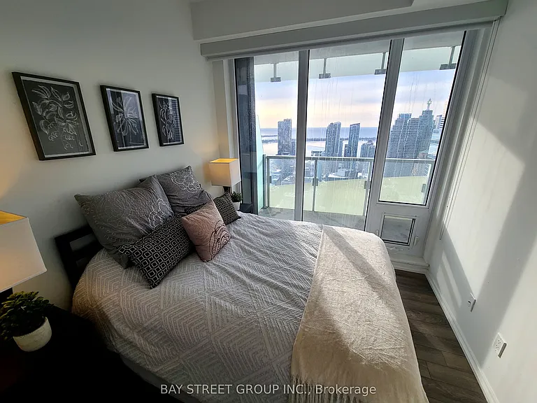 197 Yonge St #5709 — Photo 8