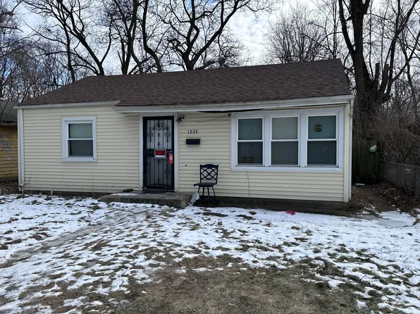 1233 E 35th Pl, Gary, IN 46409