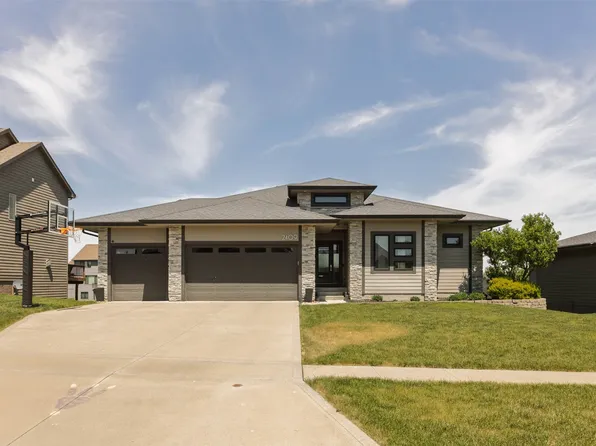 2409 NE 10th Ct, Grimes, IA 50111