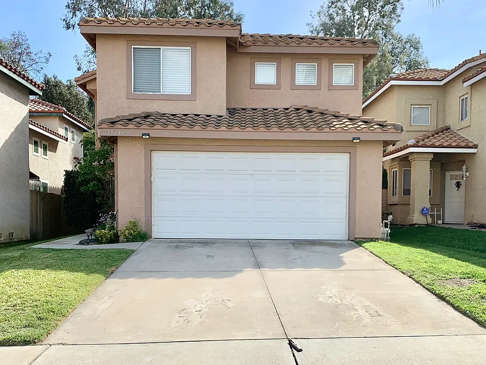 15686 Altamira Dr
